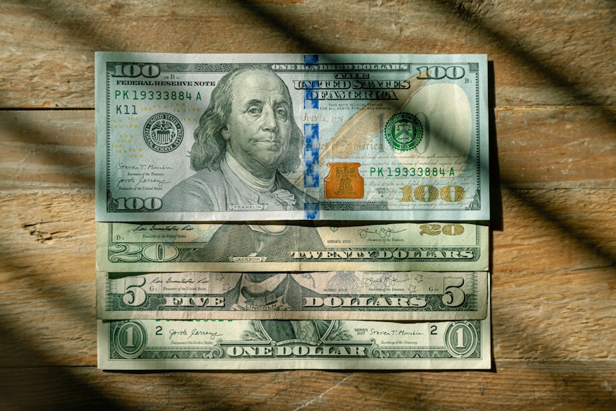 Photo move wealth out of US dollar