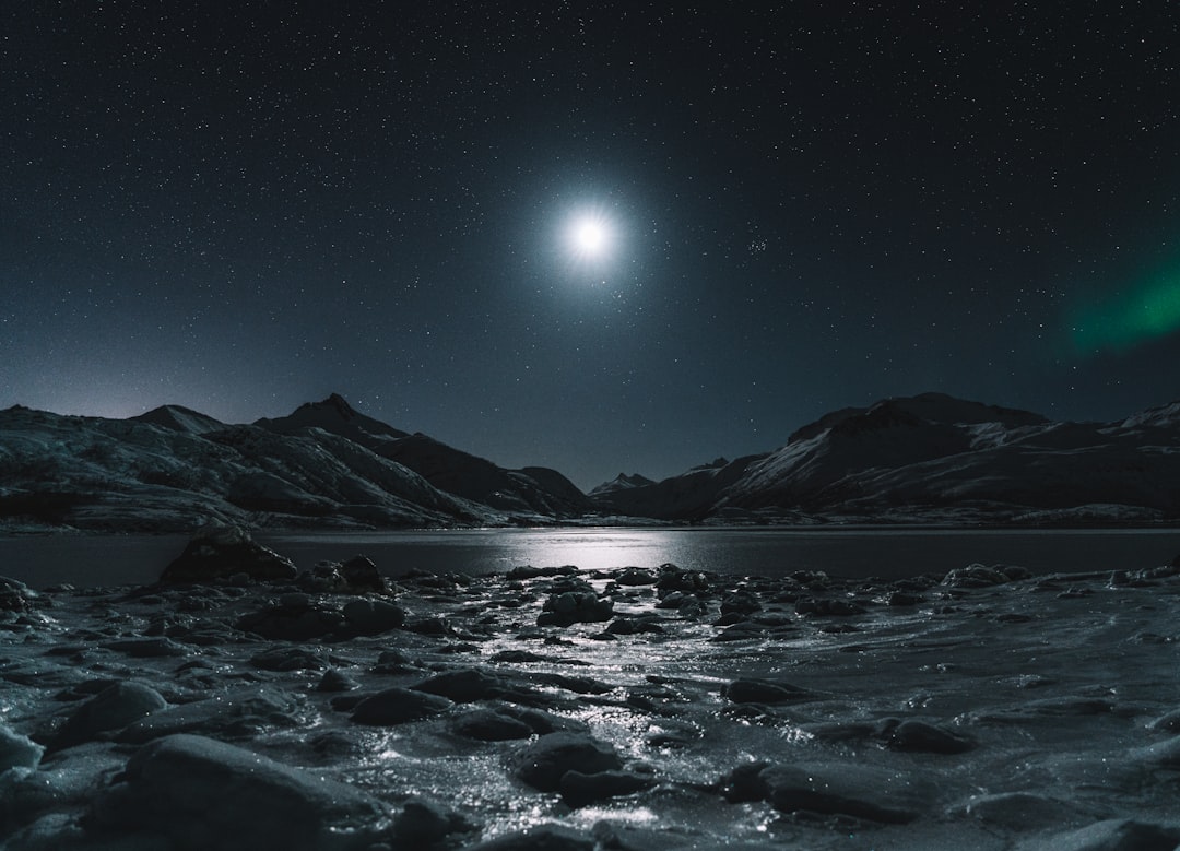 Photo moons water ice