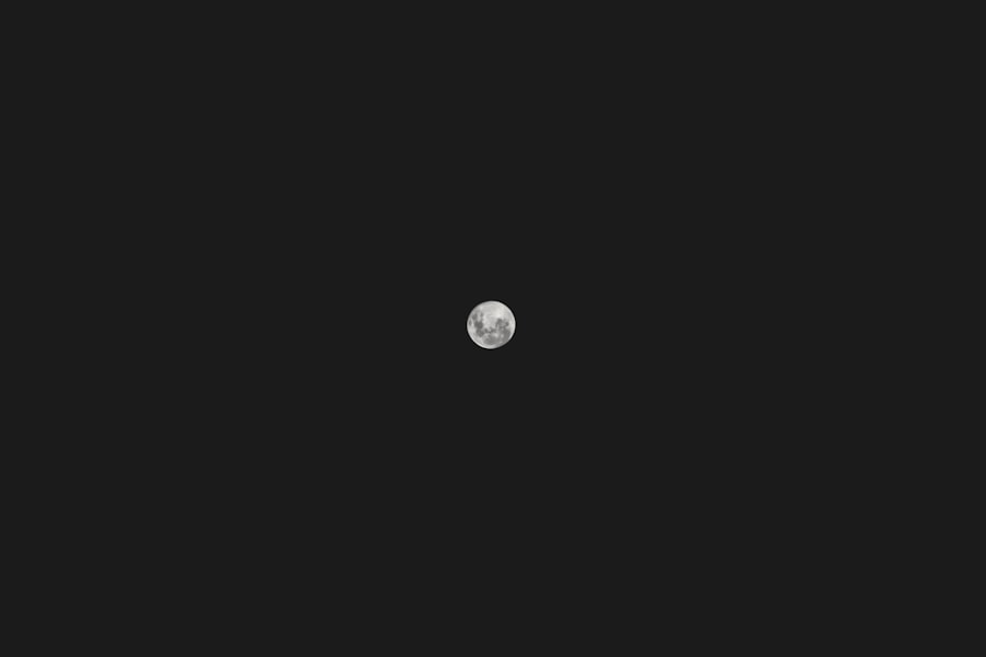 Photo earth moon lagrange points