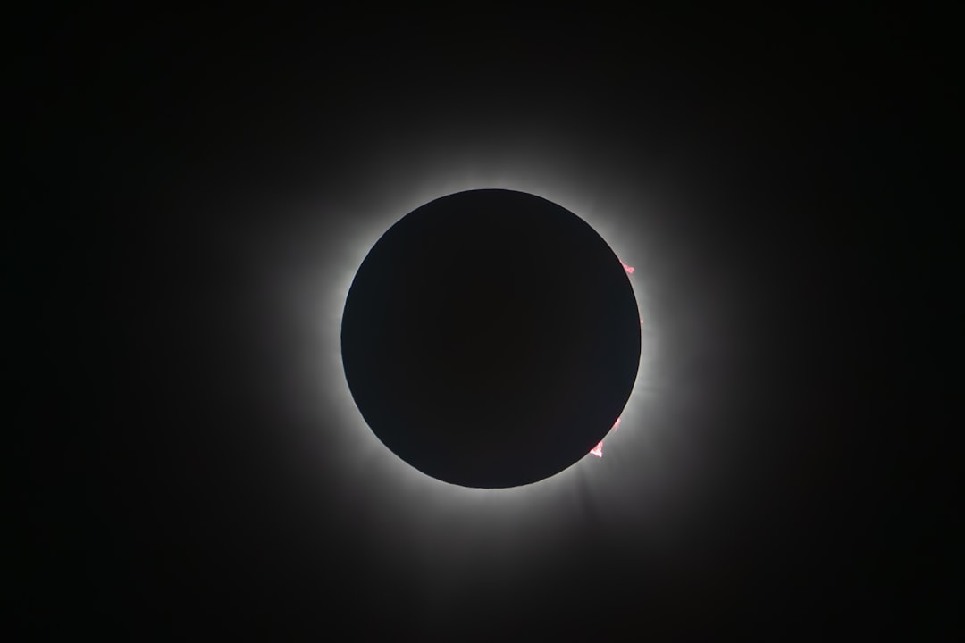 Photo computer predicts eclipses