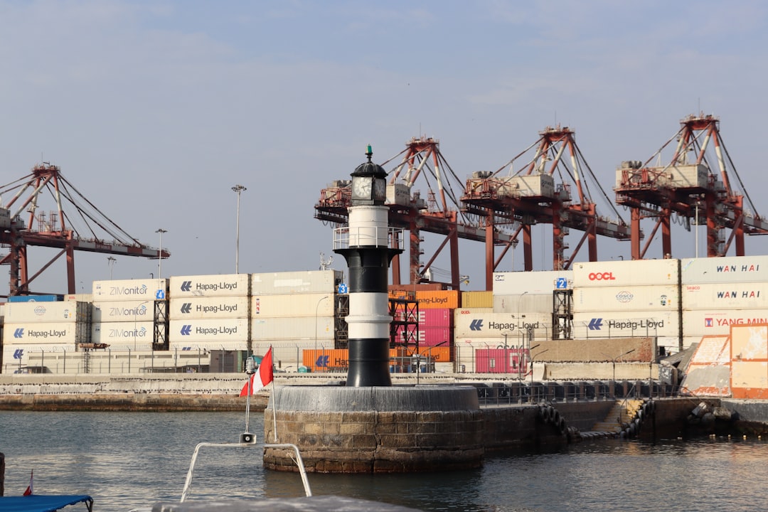 Photo suez canal shipping delays