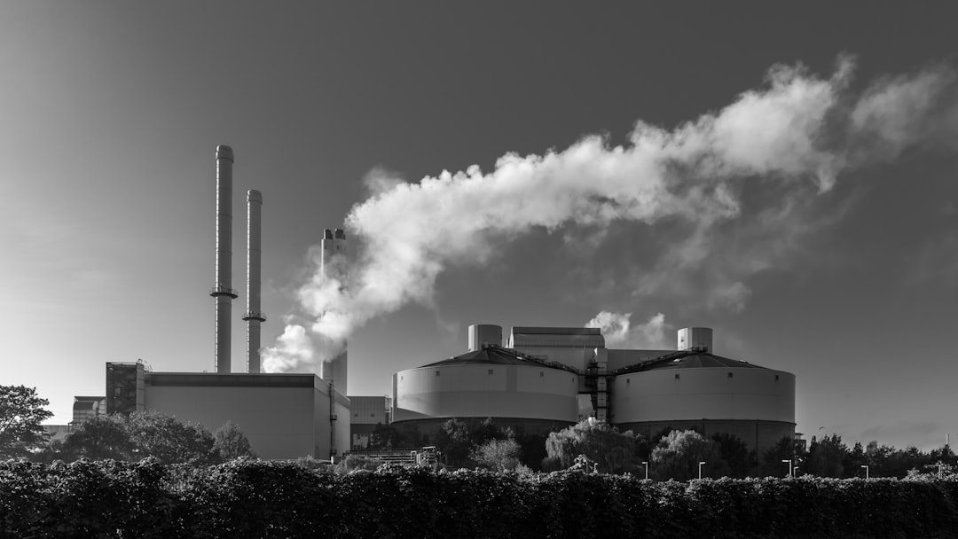 Photo energy arbitrage manufacturing