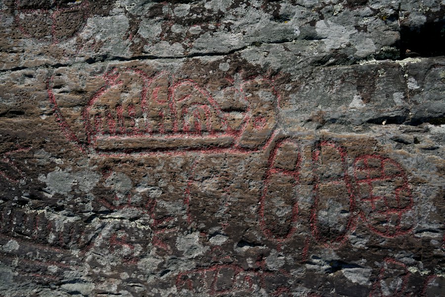 overlapping petroglyph sequences
